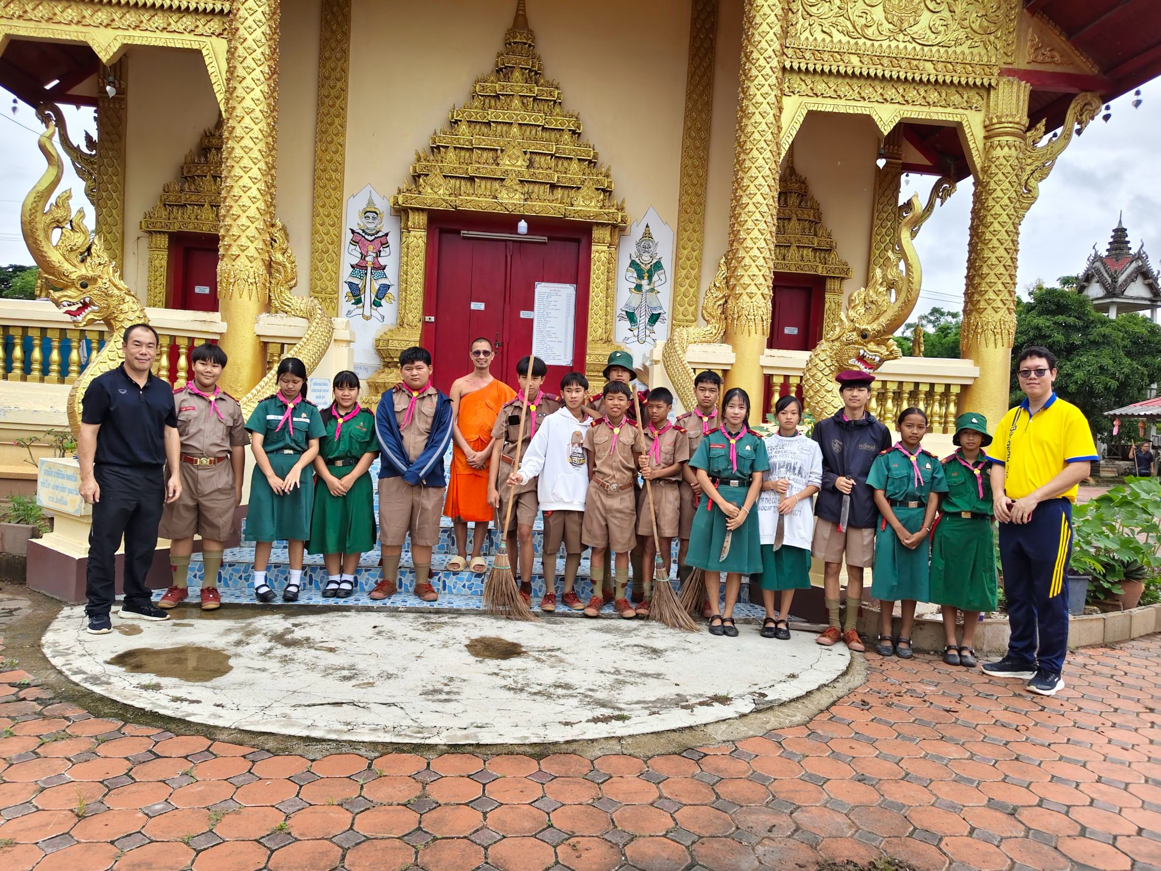 โรงเรียนบ้านปาง นำลูกเสือจิตอาสา ลงพื้นที่ทำความสะอาดวัดศรีปันต้น ร่วมสืบสานพลัง "บวร" ในชุมชน
